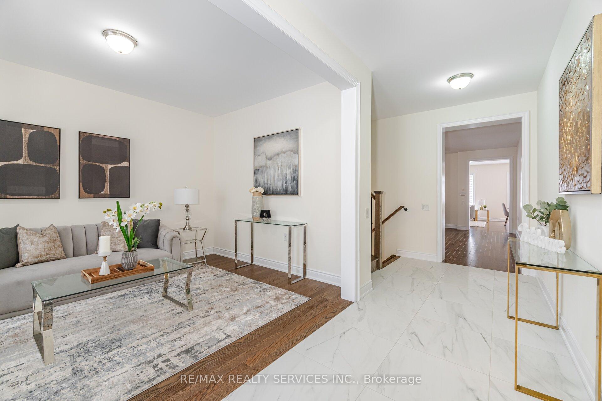 Photo 2 of 40 Portman Street, Caledon, Rural Caledon — HOMEH