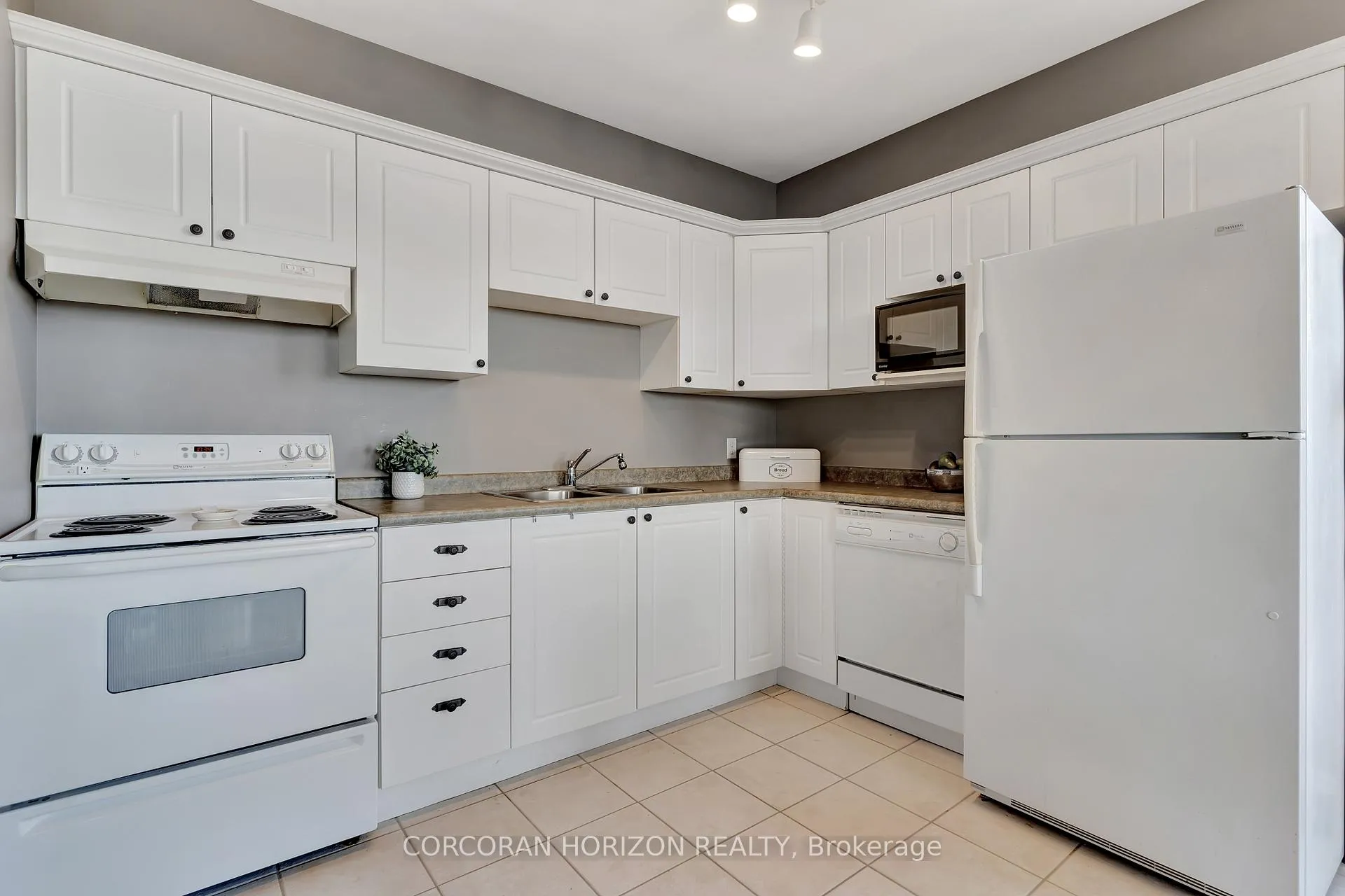 Photo 16 of Unit 1206, 255 Keats Way, Waterloo — HOMEH