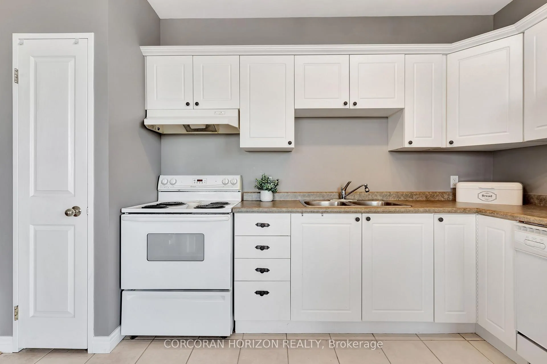Photo 17 of Unit 1206, 255 Keats Way, Waterloo — HOMEH