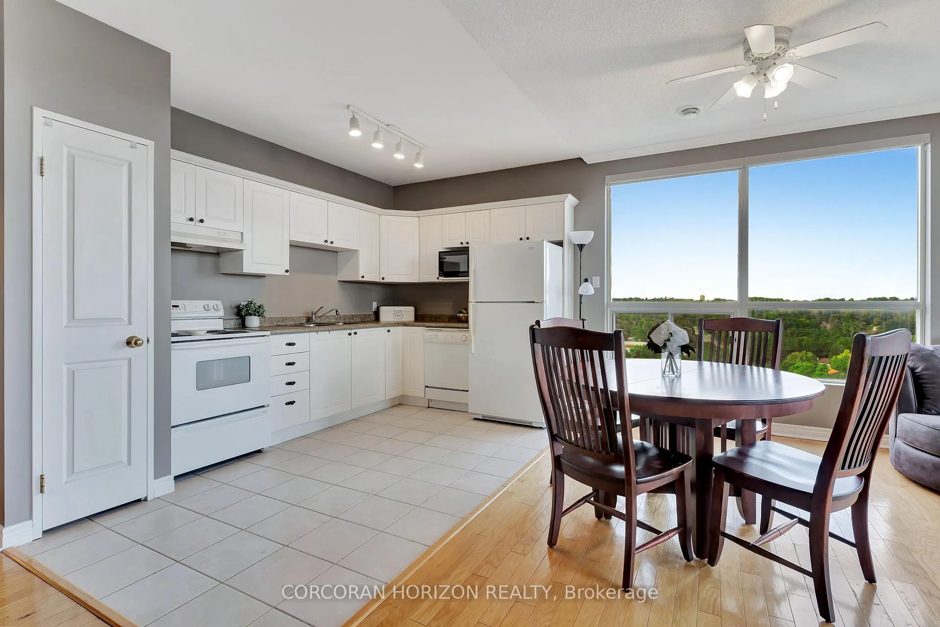 Photo 18 of Unit 1206, 255 Keats Way, Waterloo — HOMEH