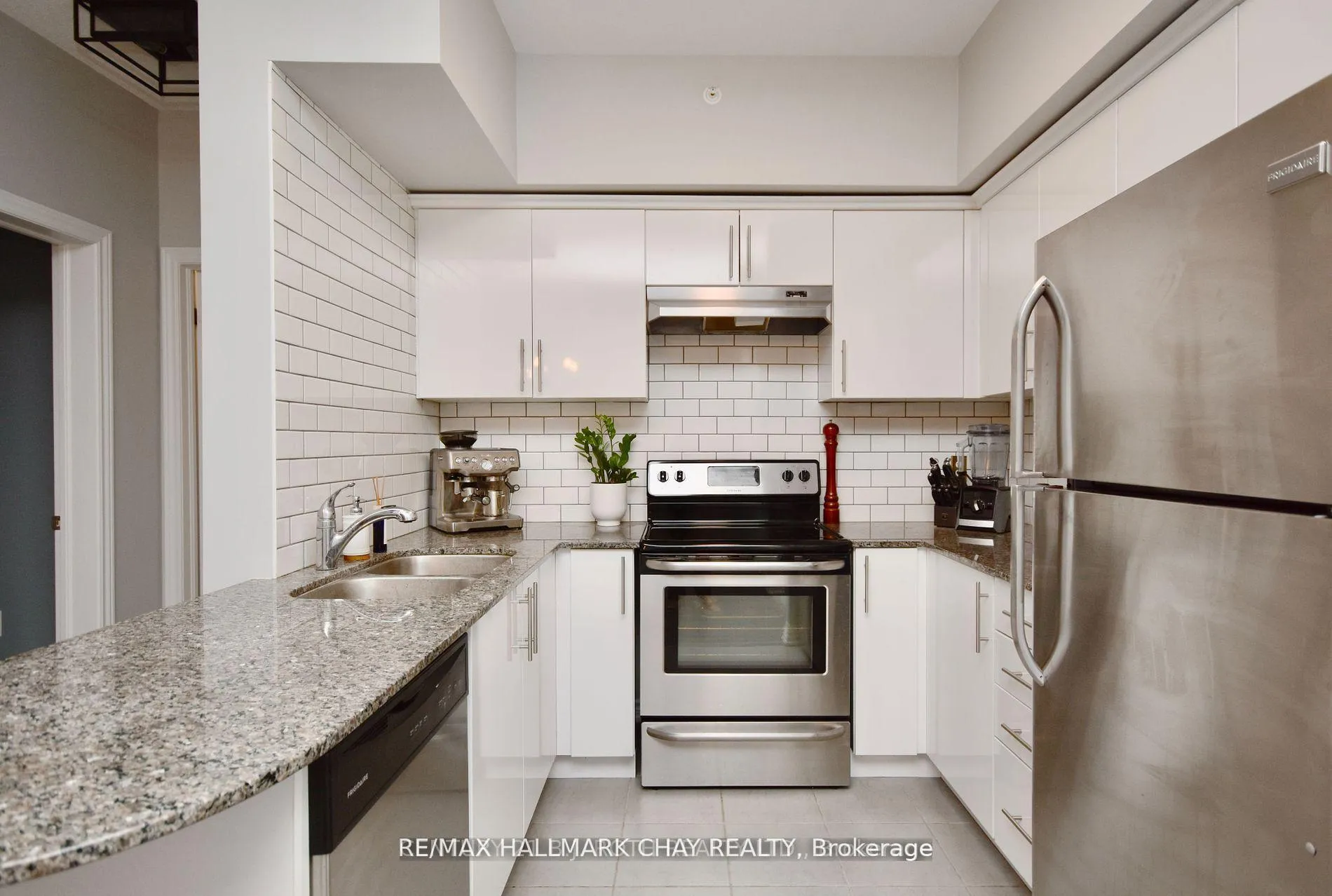 Photo 5 of Unit 405, 44 Ferndale Drive S, Barrie, Ardagh — HOMEH