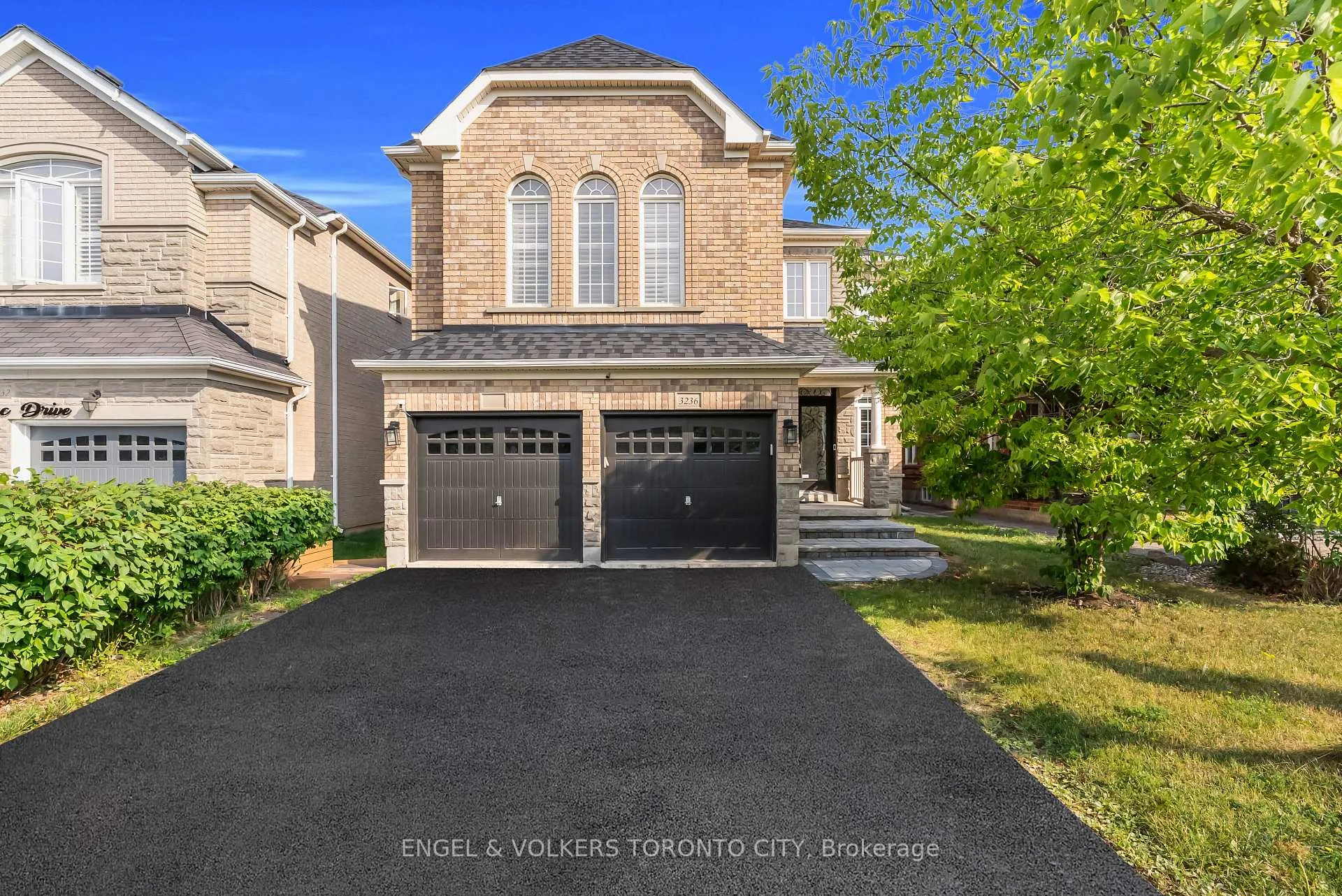 Photo 2 of Unit Main & Upper, 3236 Tacc Drive, Mississauga, Churchill Meadows — HOMEH