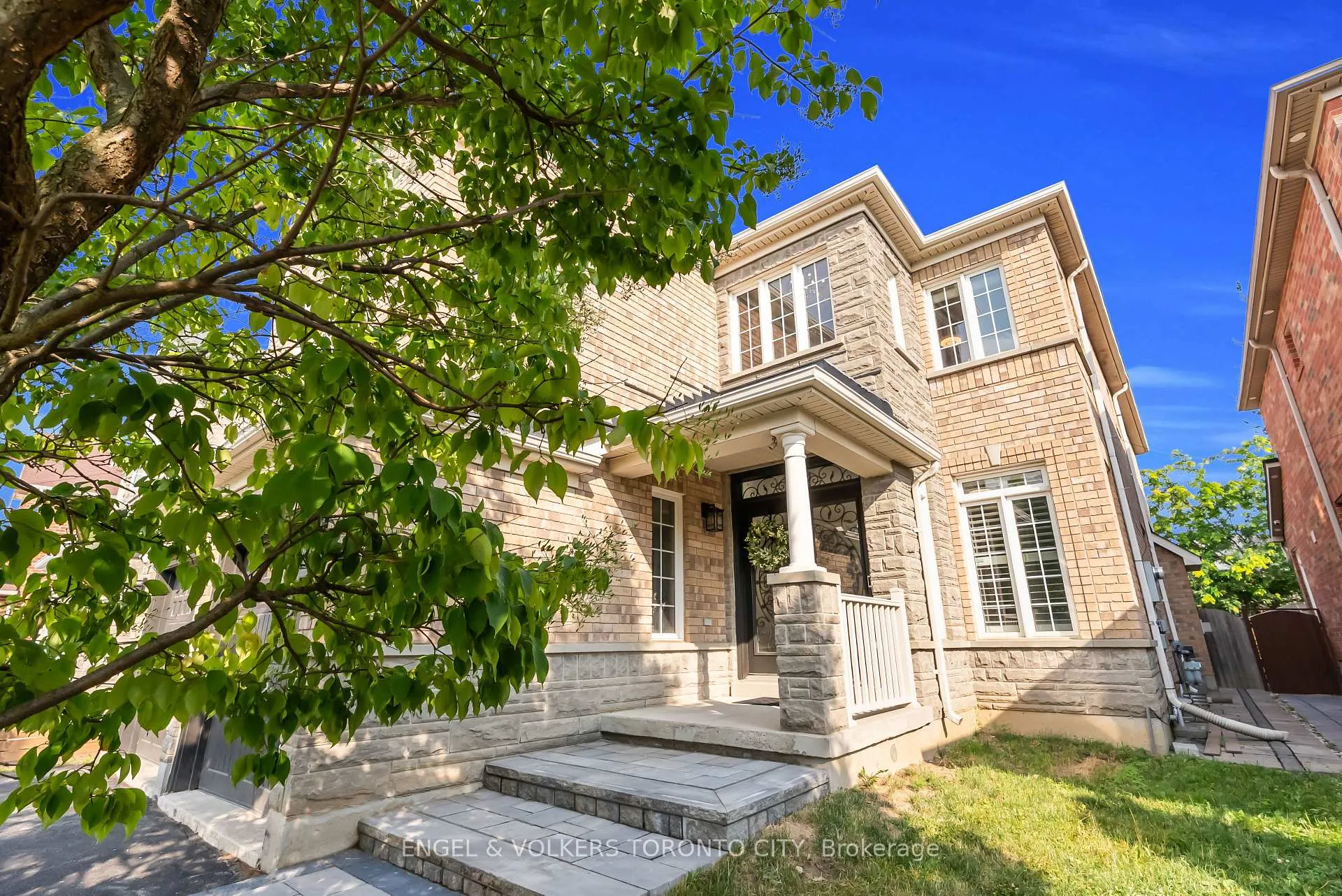 Photo 4 of Unit Main & Upper, 3236 Tacc Drive, Mississauga, Churchill Meadows — HOMEH