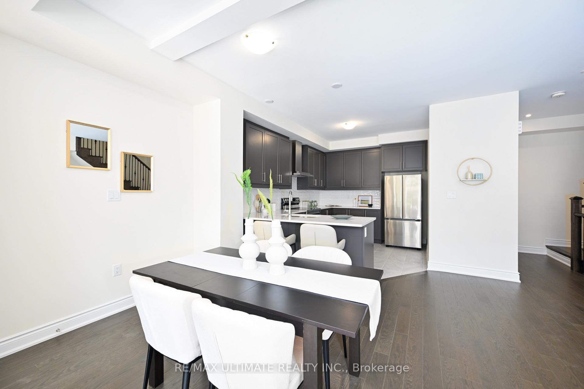 Photo 4 of 33 Bonnington Drive, Brampton, Northwest Brampton — HOMEH