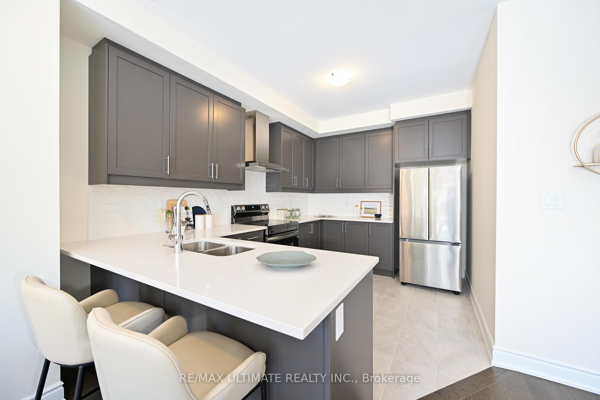 Photo 5 of 33 Bonnington Drive, Brampton, Northwest Brampton — HOMEH