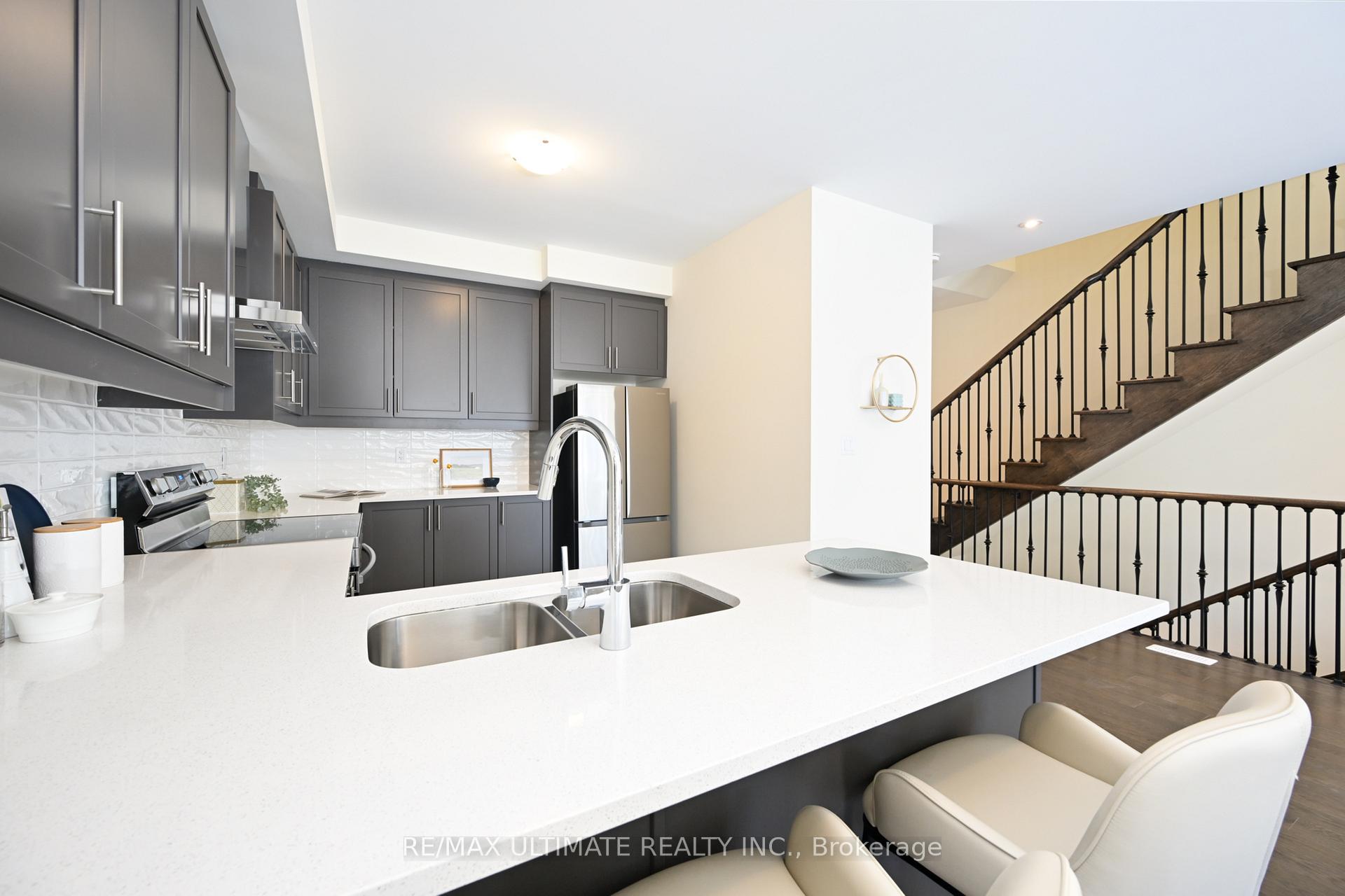 Photo 7 of 33 Bonnington Drive, Brampton, Northwest Brampton — HOMEH