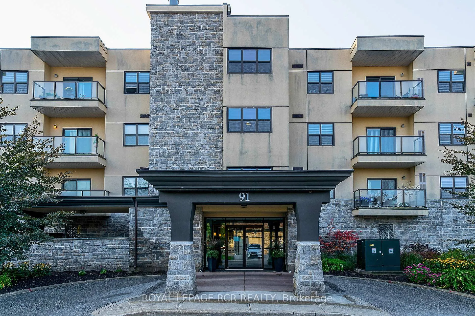 Front of Unit 301, 91 Raglan Street