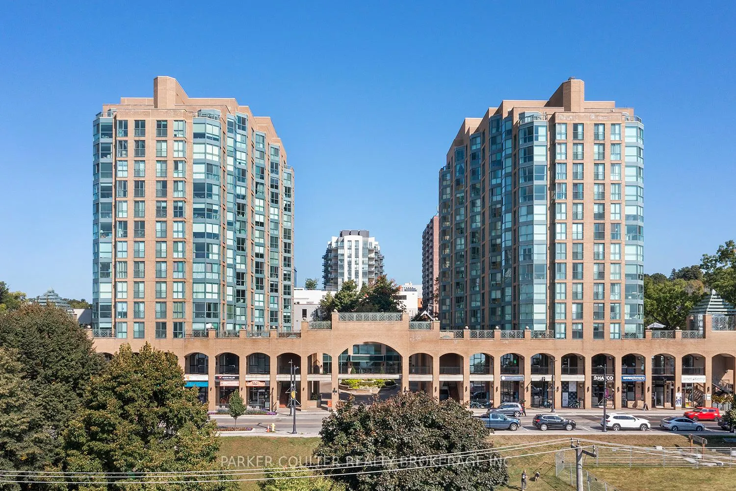 Front of Unit 603, 150 Dunlop Street E