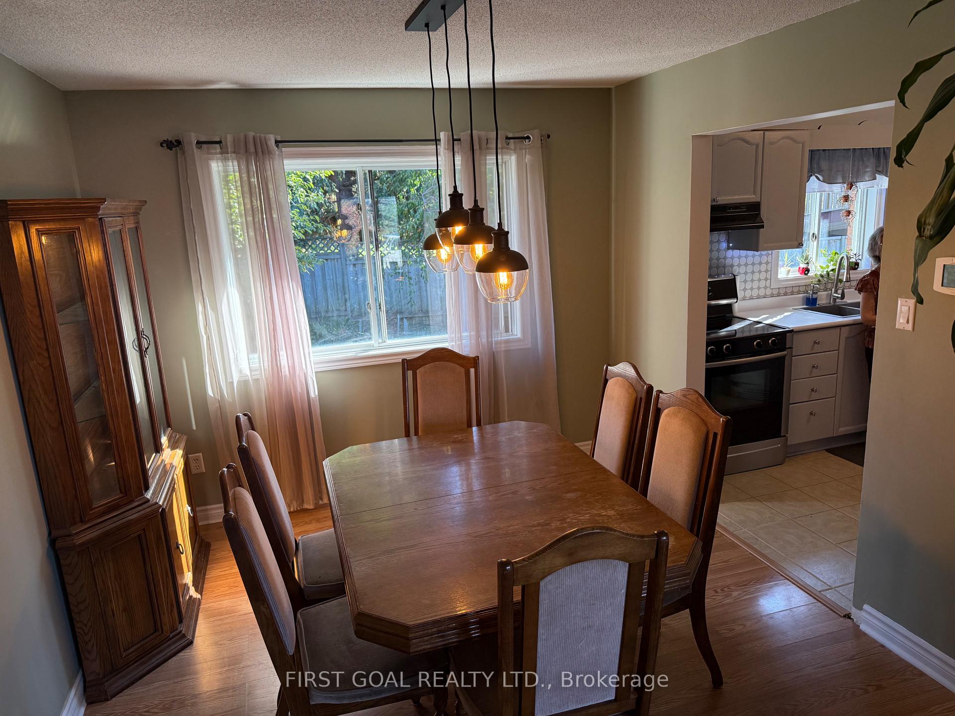 Photo 5 of 15 Little Avenue, Barrie, 400 East — HOMEH