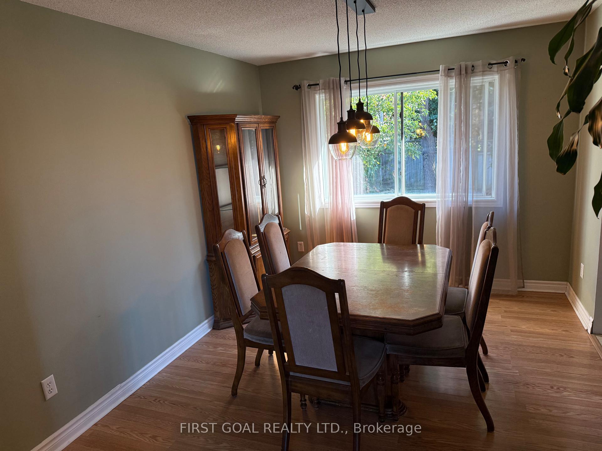 Photo 6 of 15 Little Avenue, Barrie, 400 East — HOMEH