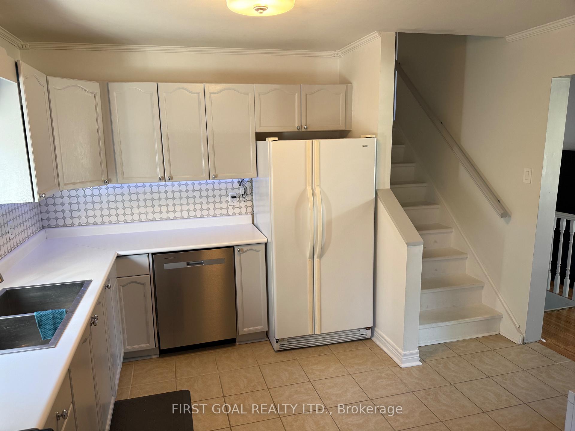 Photo 8 of 15 Little Avenue, Barrie, 400 East — HOMEH