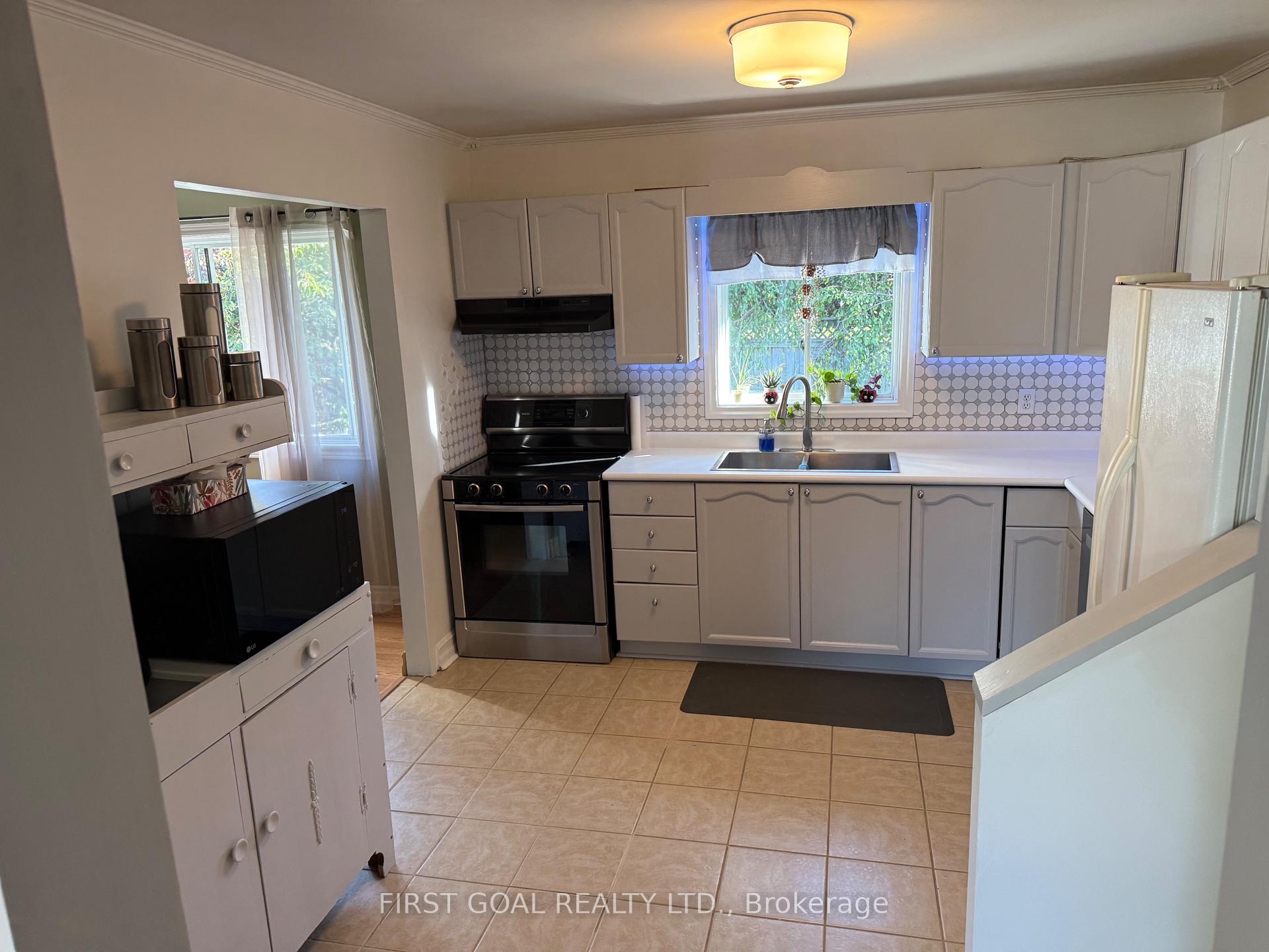Photo 9 of 15 Little Avenue, Barrie, 400 East — HOMEH