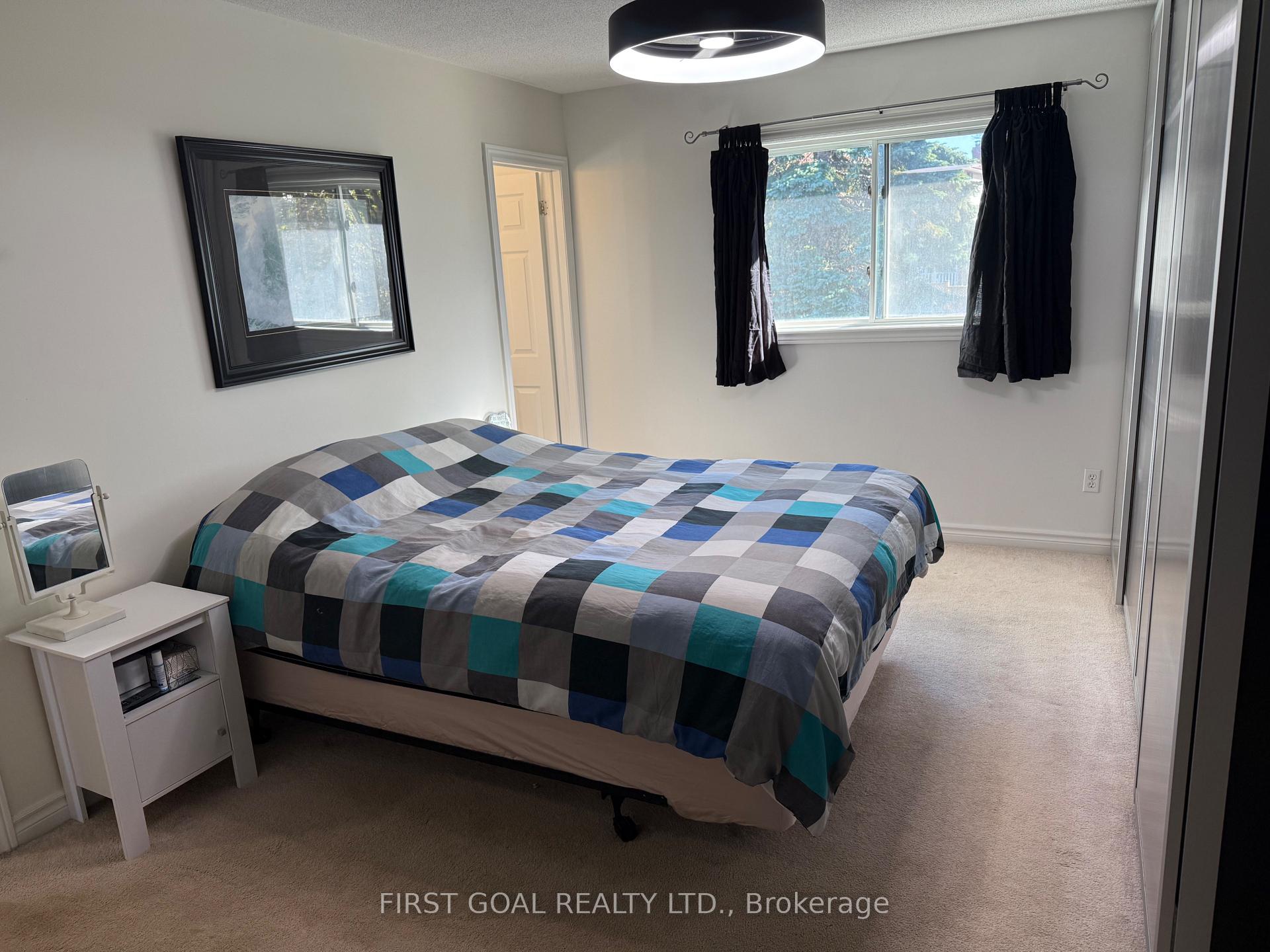 Photo 11 of 15 Little Avenue, Barrie, 400 East — HOMEH