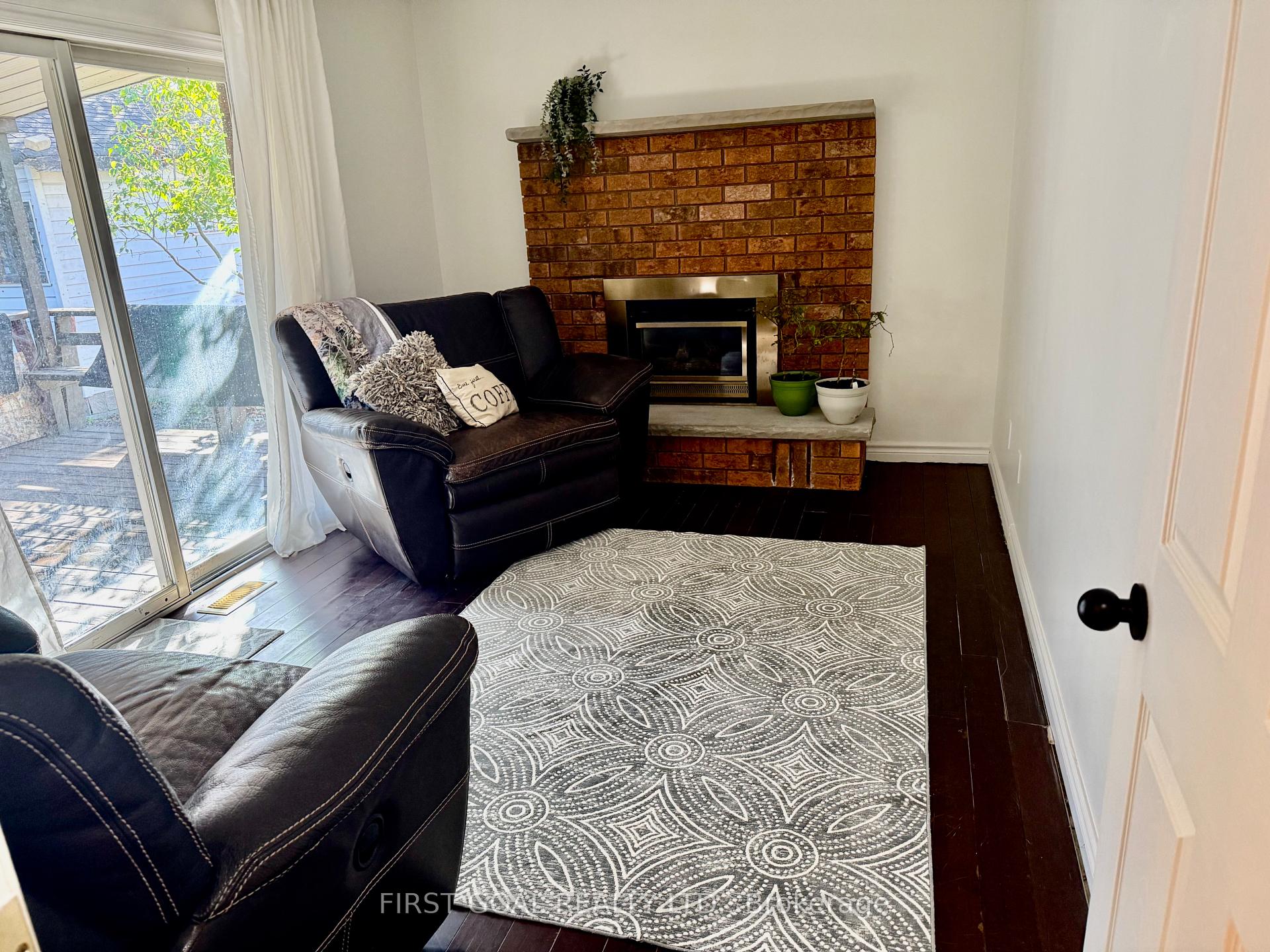 Photo 16 of 15 Little Avenue, Barrie, 400 East — HOMEH