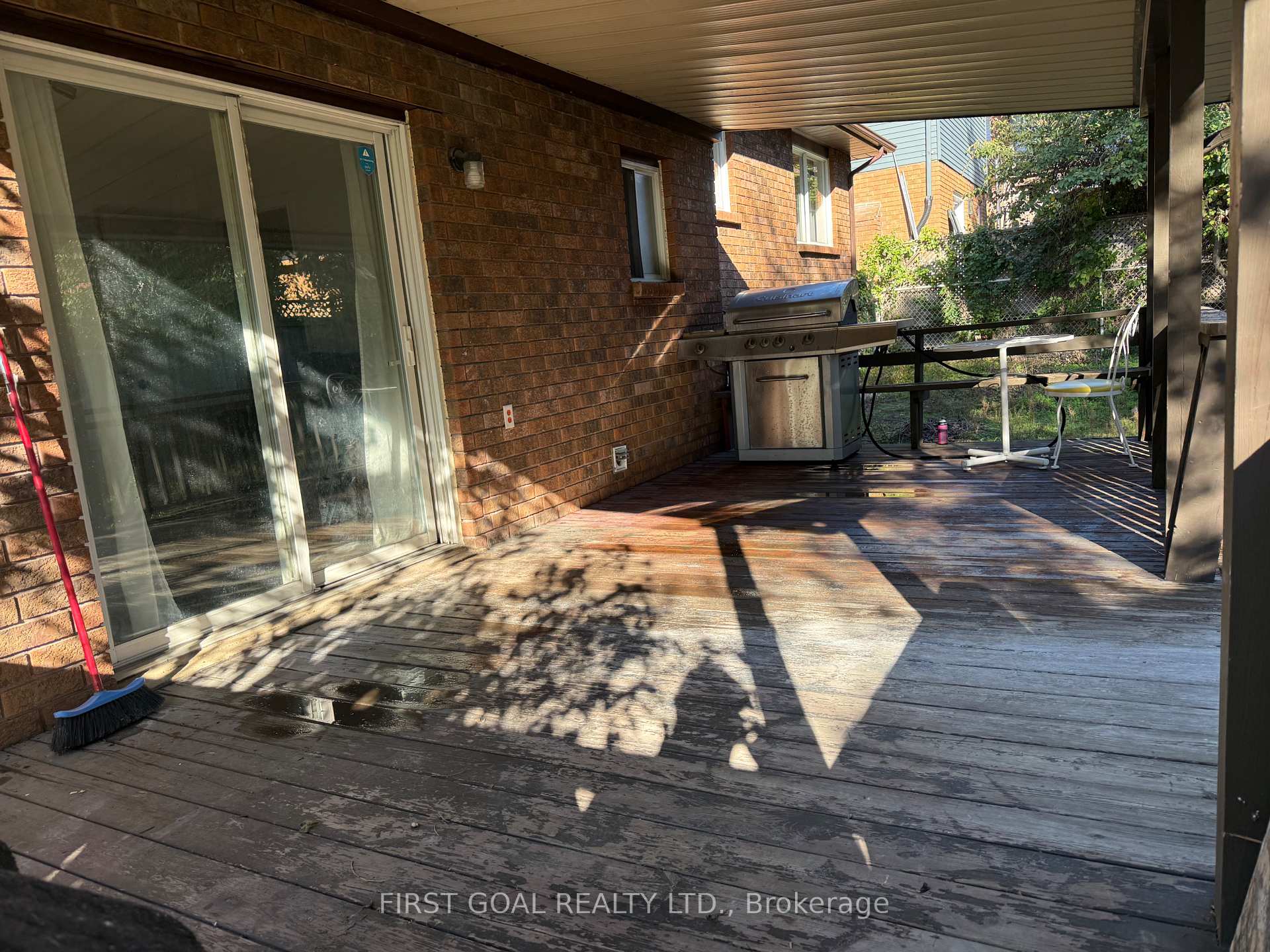 Photo 18 of 15 Little Avenue, Barrie, 400 East — HOMEH