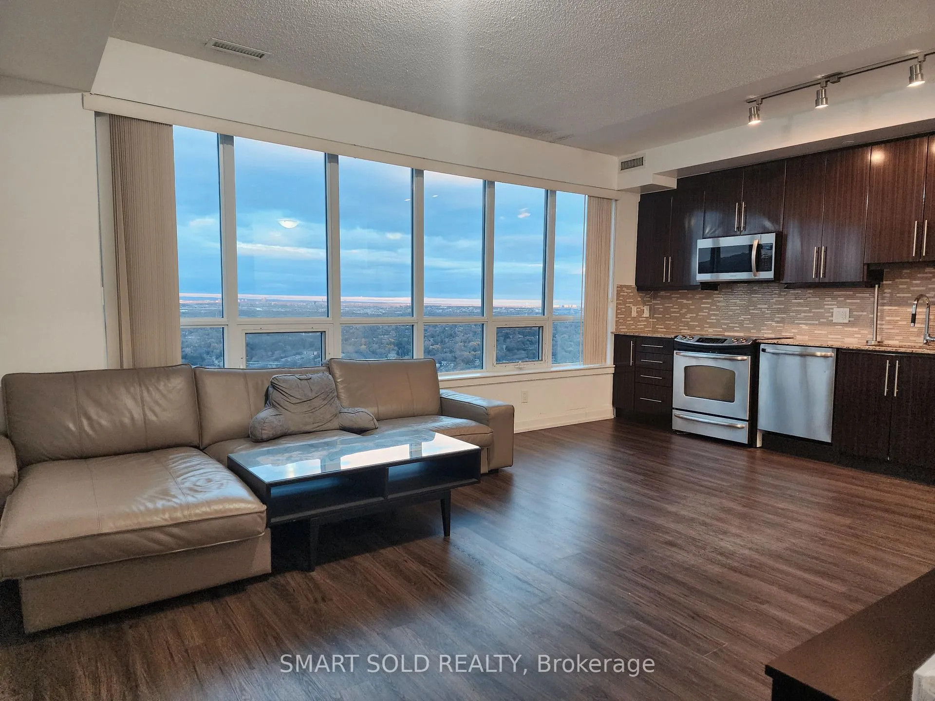 Photo 2 of Unit PH202, 7171 Yonge Street, Markham, Thornhill — HOMEH