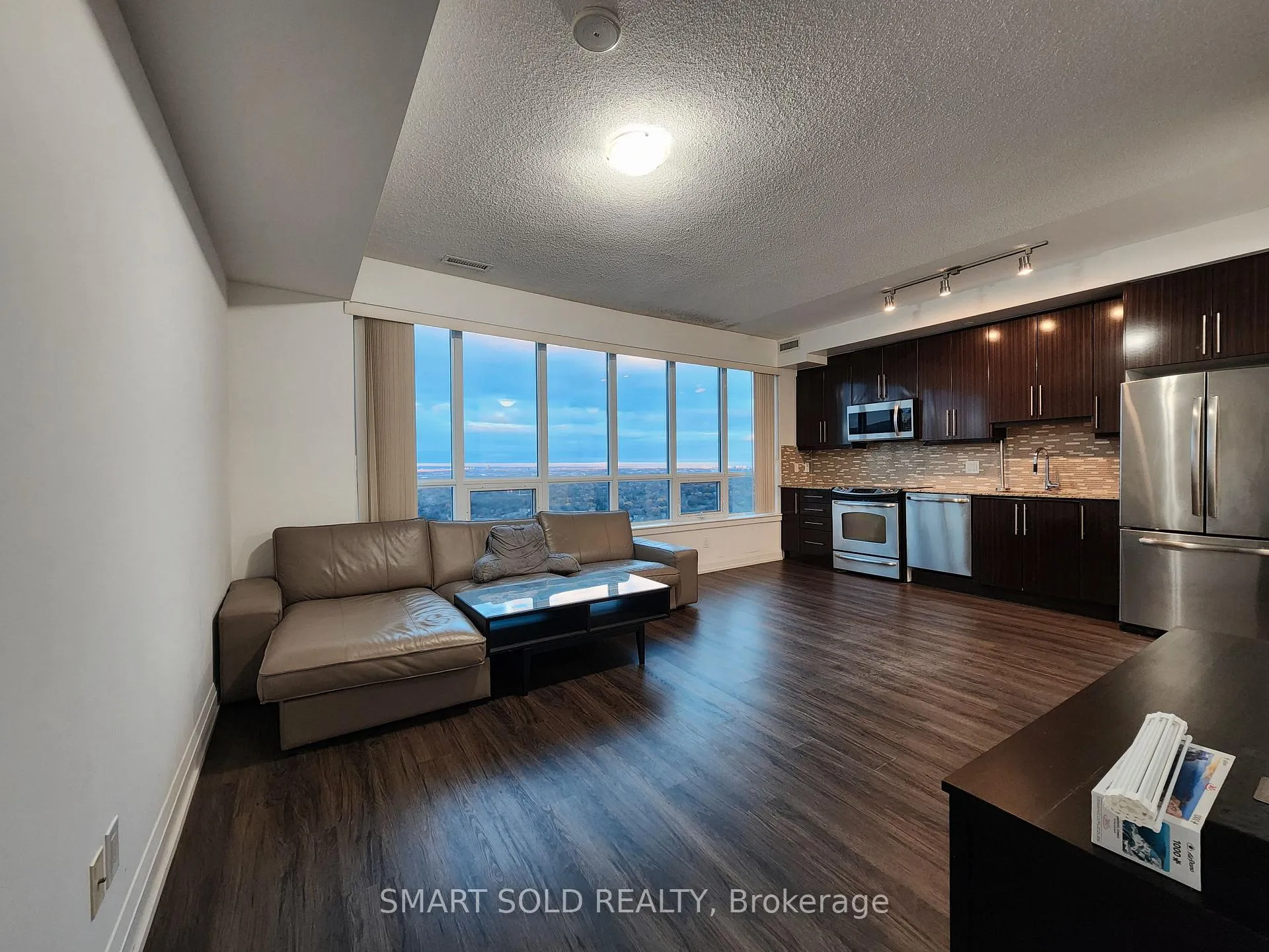 Photo 3 of Unit PH202, 7171 Yonge Street, Markham, Thornhill — HOMEH