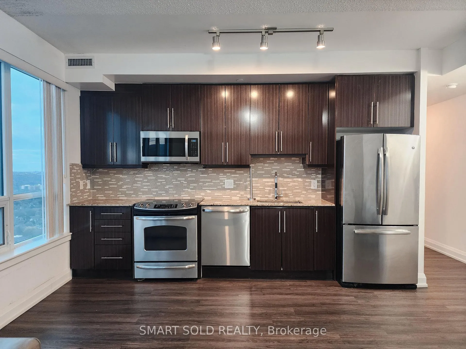 Photo 4 of Unit PH202, 7171 Yonge Street, Markham, Thornhill — HOMEH