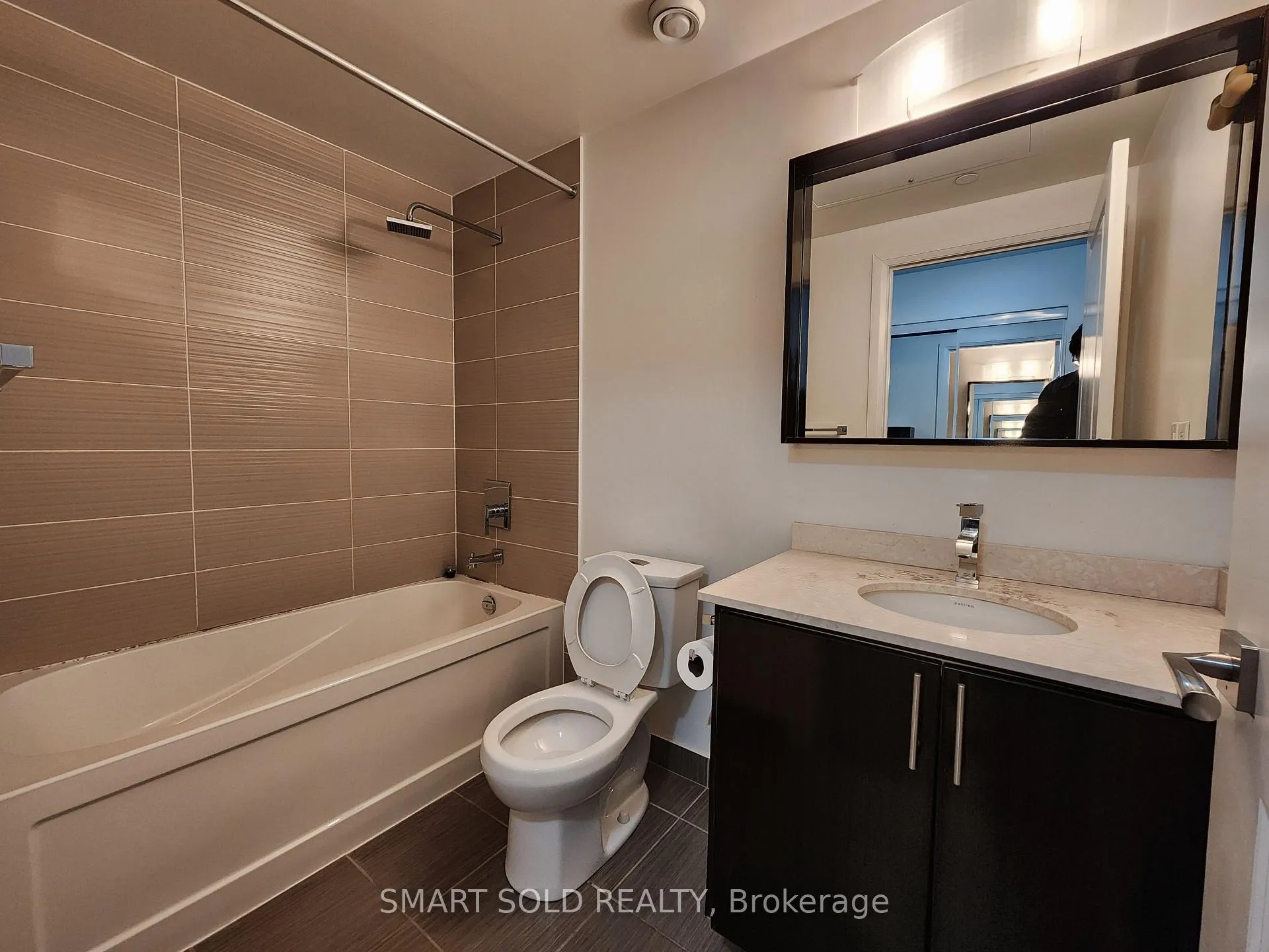 Photo 9 of Unit PH202, 7171 Yonge Street, Markham, Thornhill — HOMEH