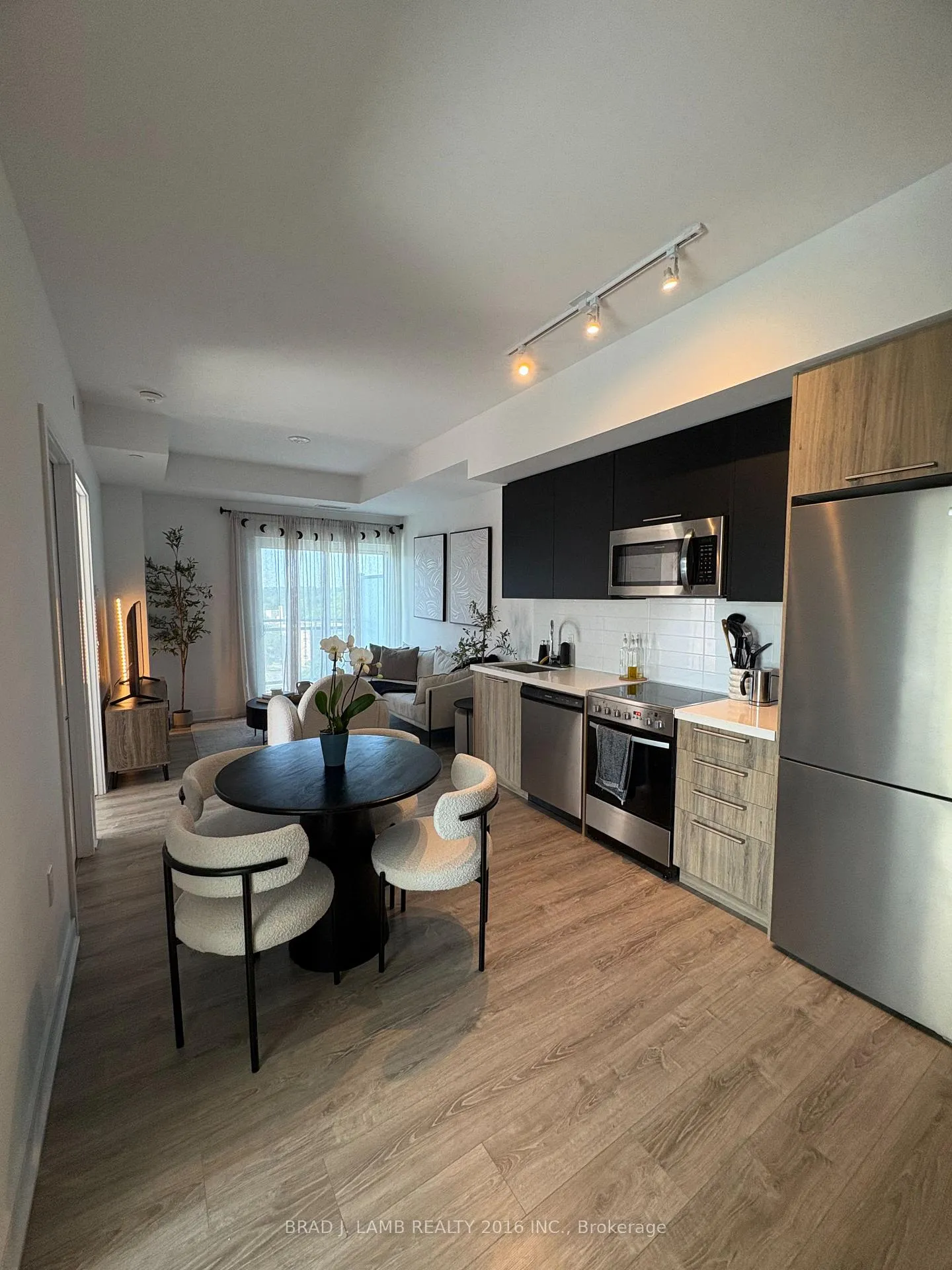 Front of Unit 907, 25 Neighbourhood Lane