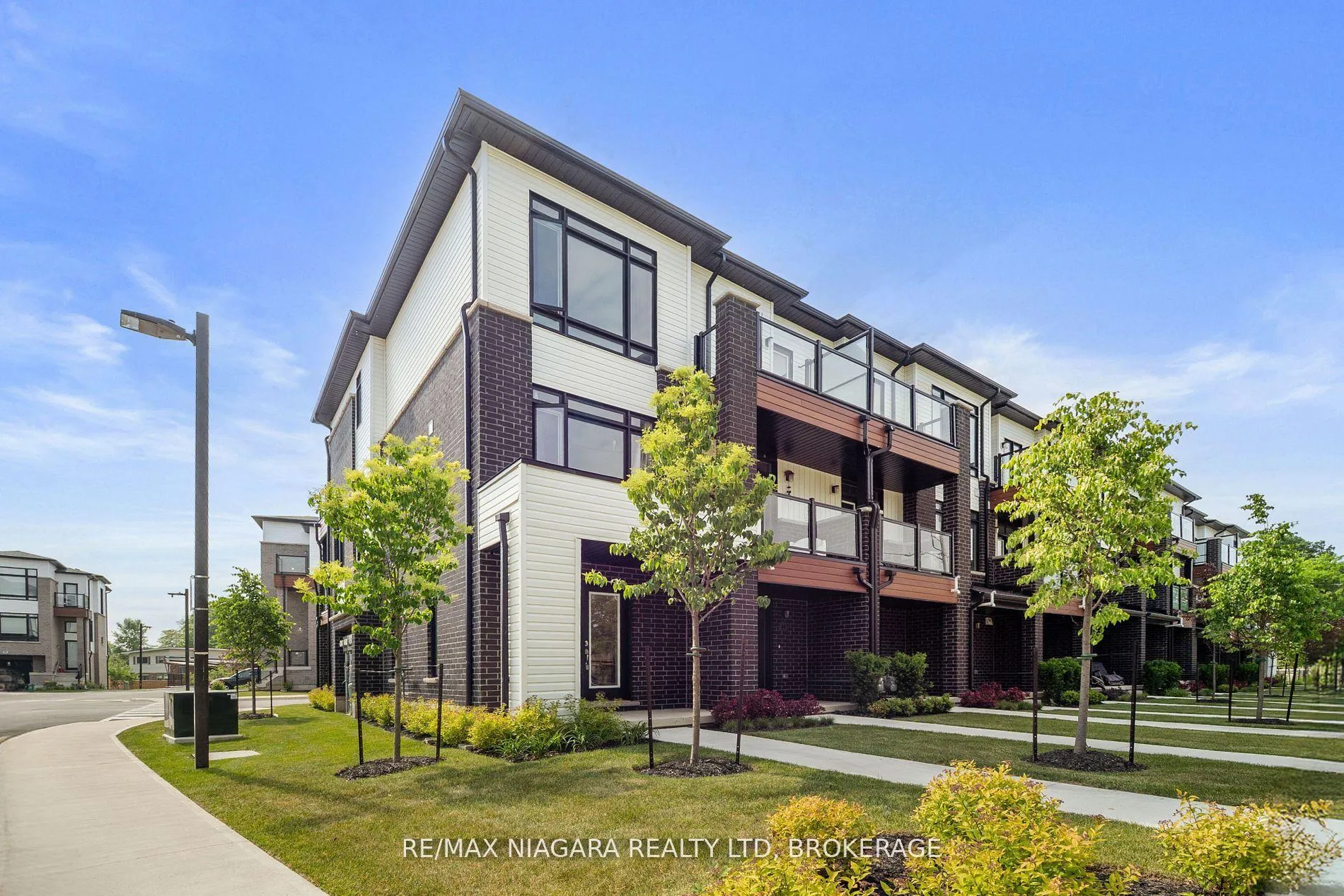 Photo 2 of 2 Sidney Rose Common N, St. Catharines, Glendale/Glenridge — HOMEH