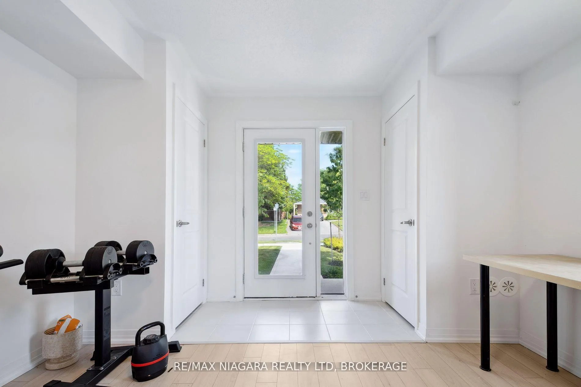 Photo 3 of 2 Sidney Rose Common N, St. Catharines, Glendale/Glenridge — HOMEH