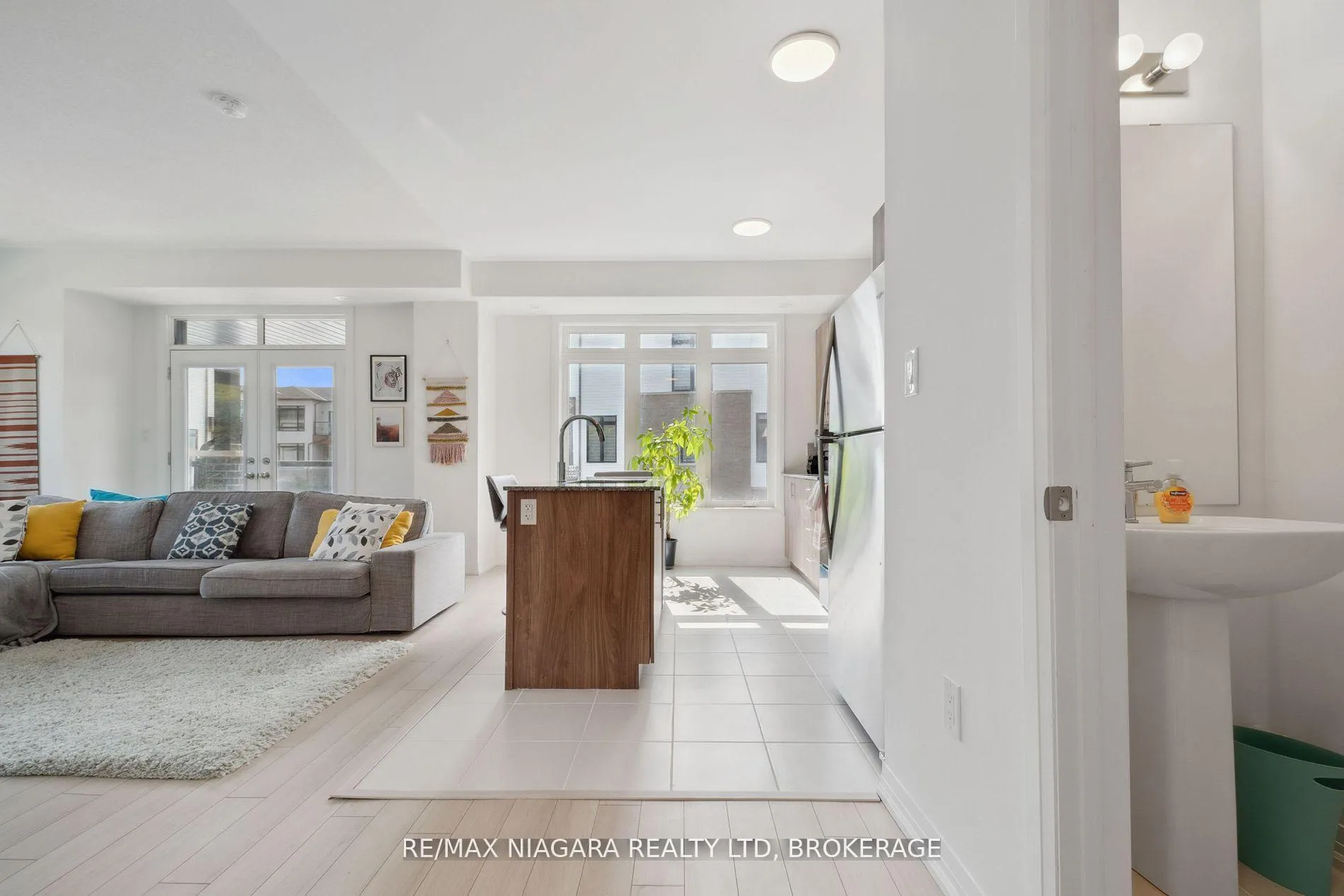 Photo 5 of 2 Sidney Rose Common N, St. Catharines, Glendale/Glenridge — HOMEH