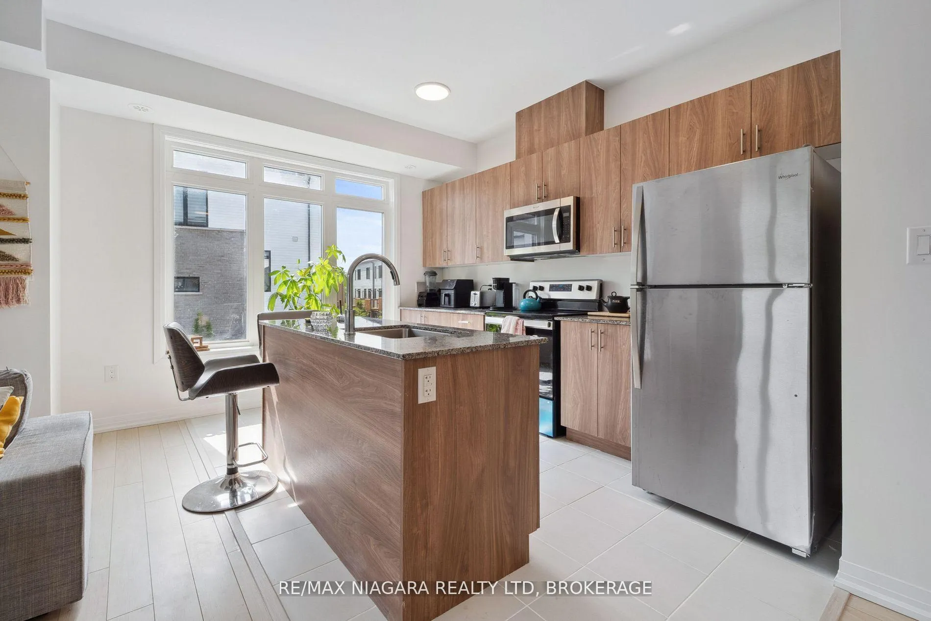 Photo 6 of 2 Sidney Rose Common N, St. Catharines, Glendale/Glenridge — HOMEH