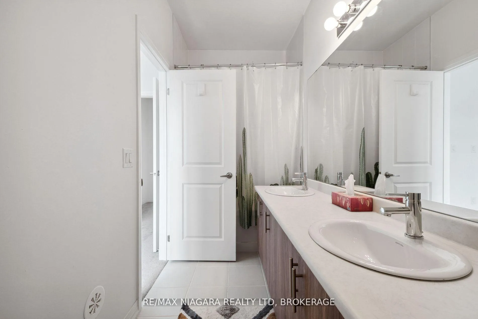 Photo 14 of 2 Sidney Rose Common N, St. Catharines, Glendale/Glenridge — HOMEH
