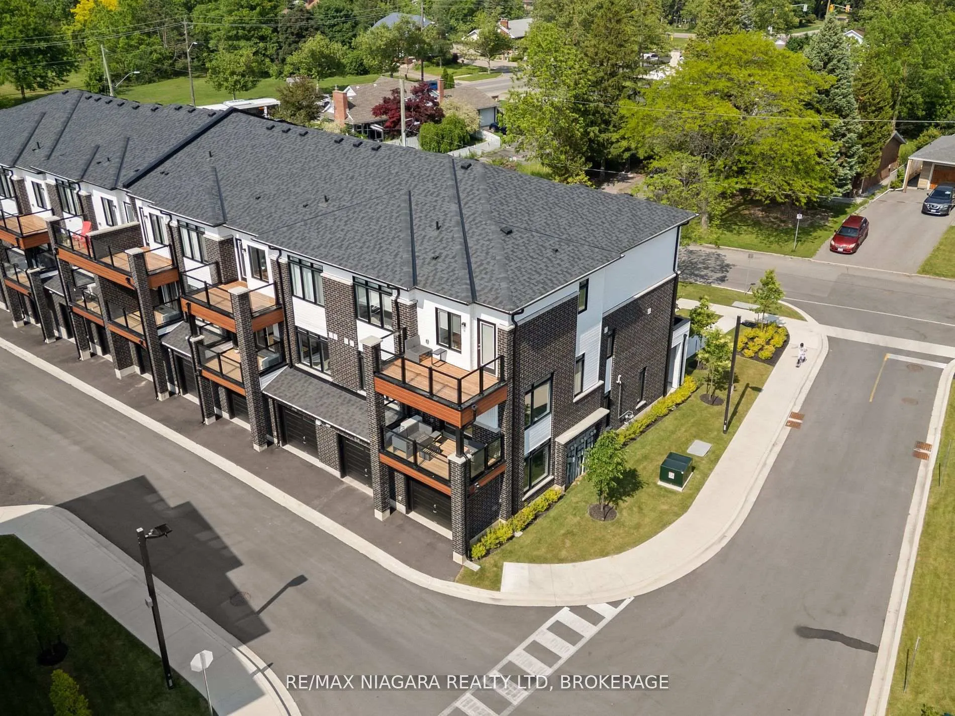 Photo 18 of 2 Sidney Rose Common N, St. Catharines, Glendale/Glenridge — HOMEH