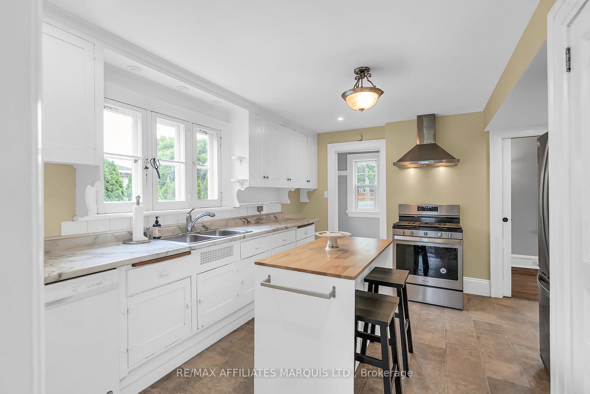 Photo 5 of 701 Second Street E, Cornwall — HOMEH