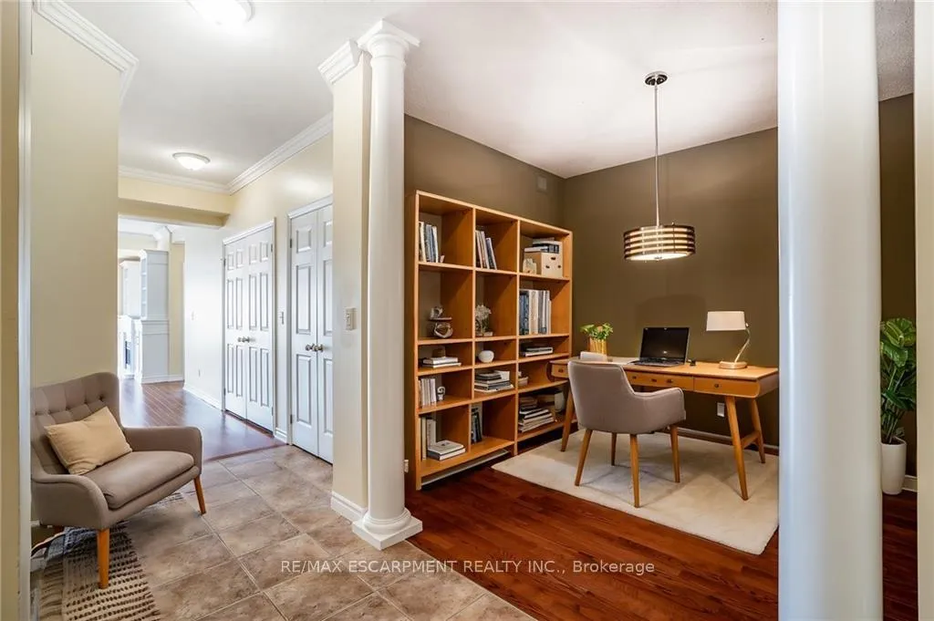Photo 3 of Unit 801, 3000 Creekside Drive, Hamilton, Dundas — HOMEH