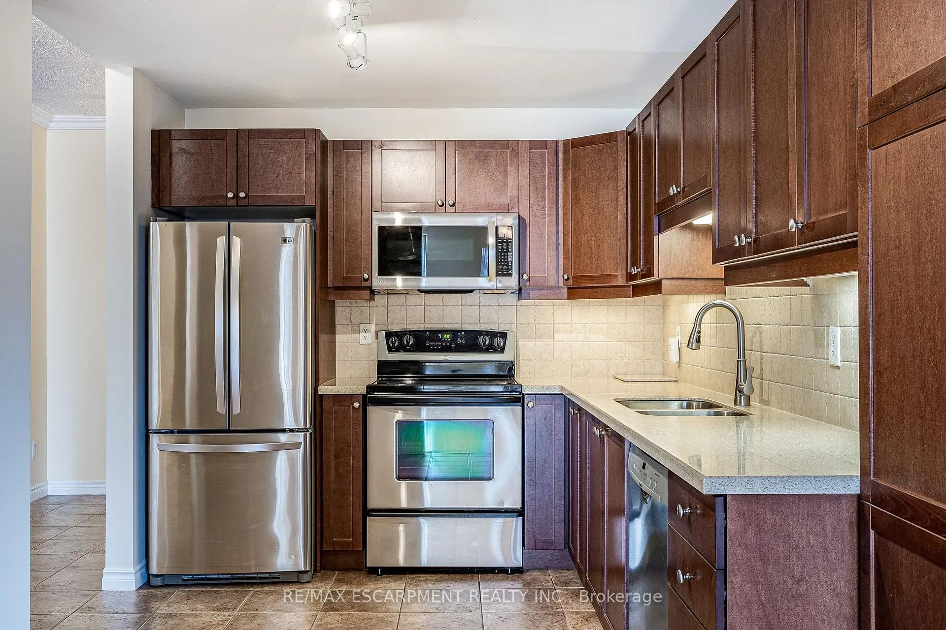 Photo 5 of Unit 801, 3000 Creekside Drive, Hamilton, Dundas — HOMEH