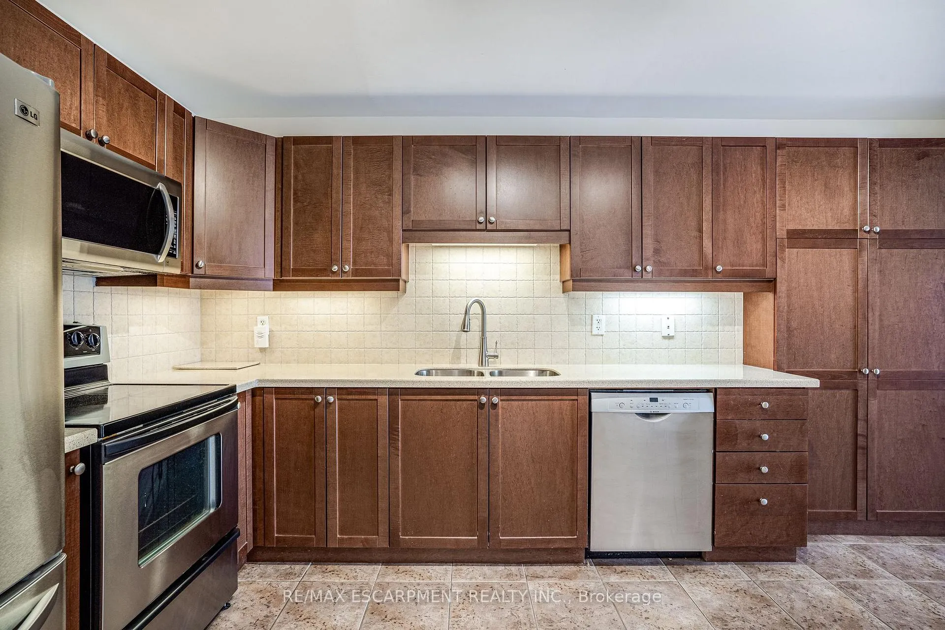 Photo 6 of Unit 801, 3000 Creekside Drive, Hamilton, Dundas — HOMEH