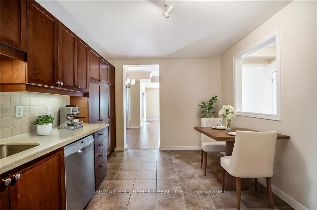 Photo 7 of Unit 801, 3000 Creekside Drive, Hamilton, Dundas — HOMEH