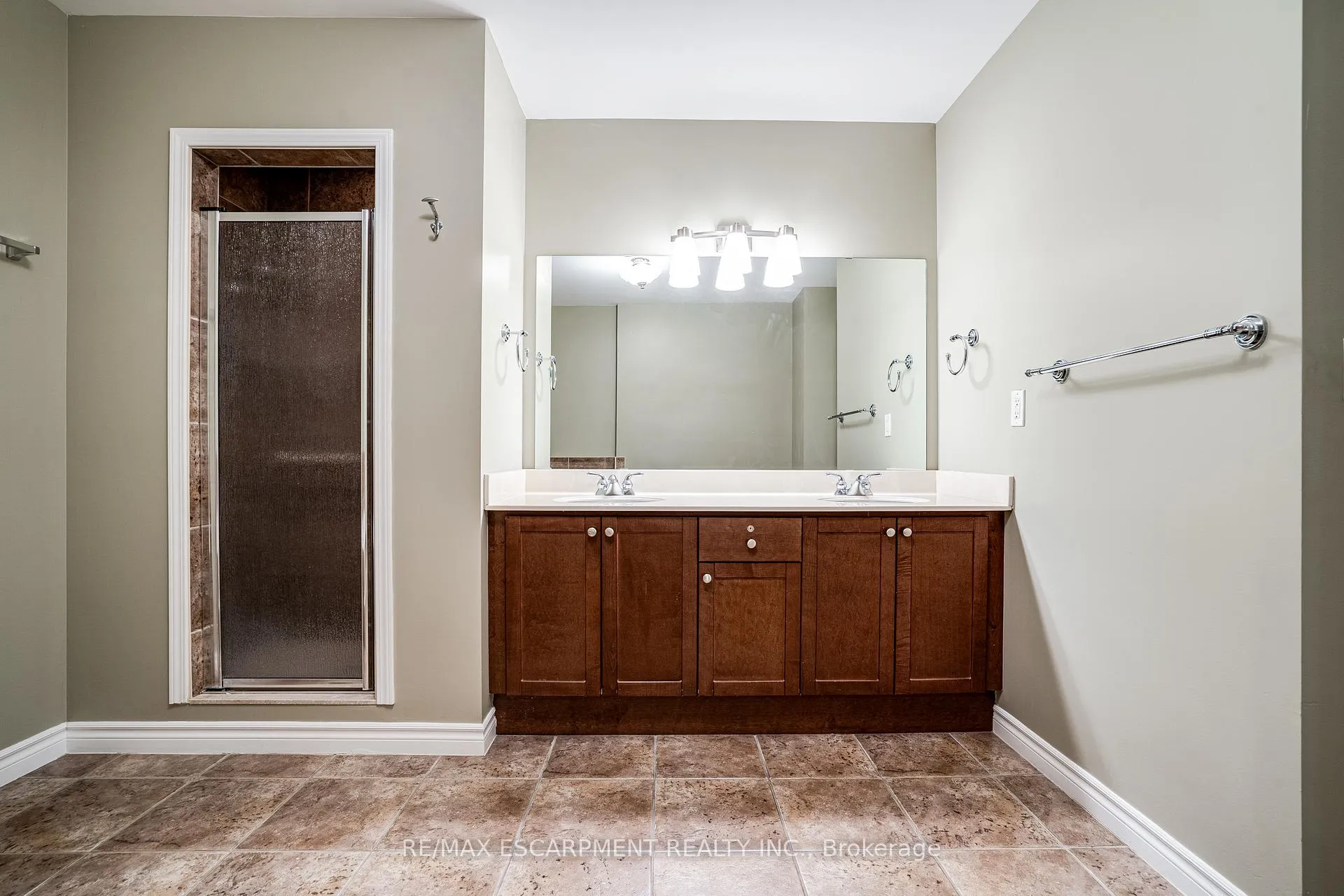 Photo 9 of Unit 801, 3000 Creekside Drive, Hamilton, Dundas — HOMEH