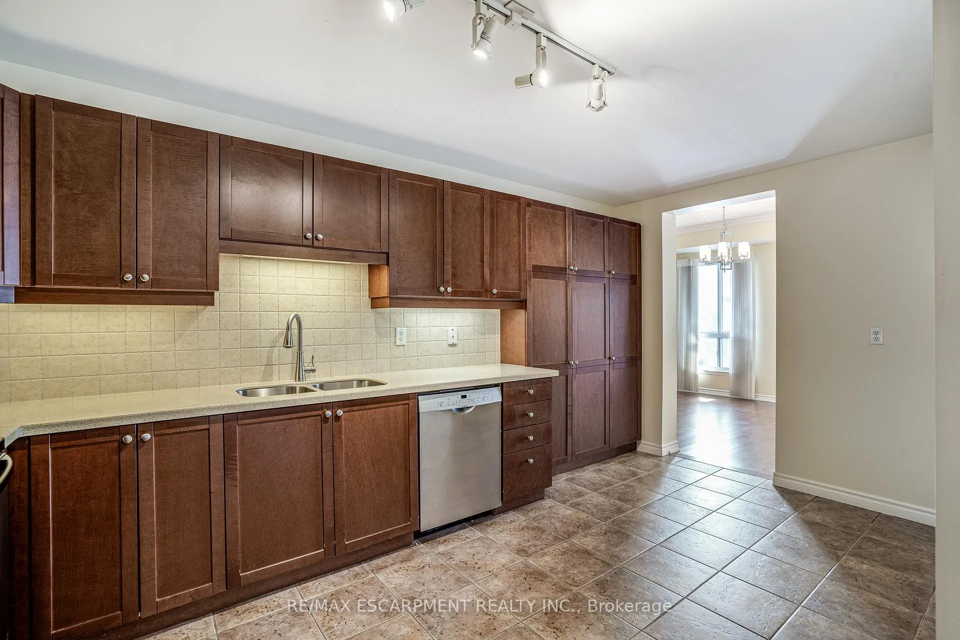 Photo 12 of Unit 801, 3000 Creekside Drive, Hamilton, Dundas — HOMEH
