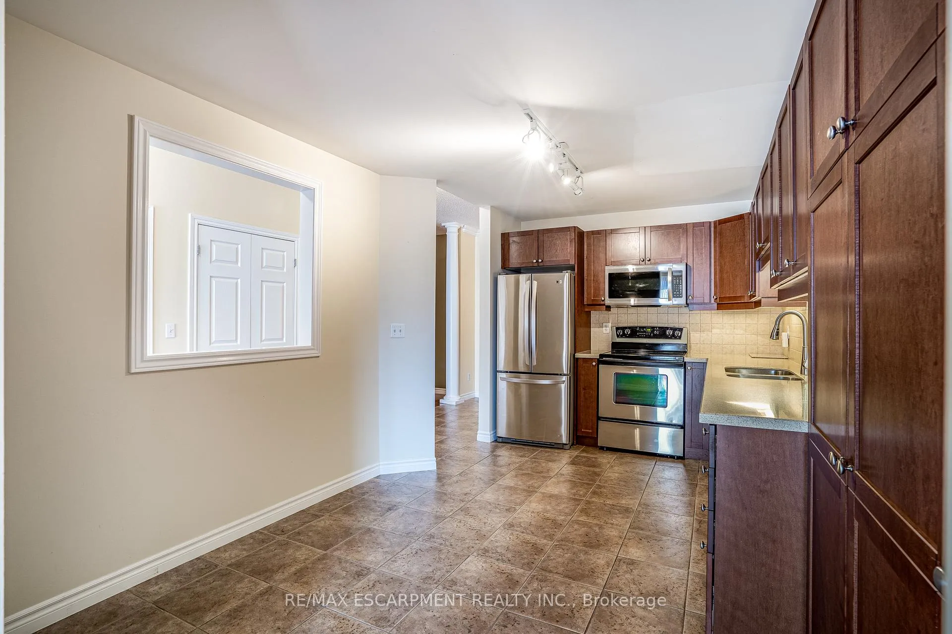 Photo 13 of Unit 801, 3000 Creekside Drive, Hamilton, Dundas — HOMEH