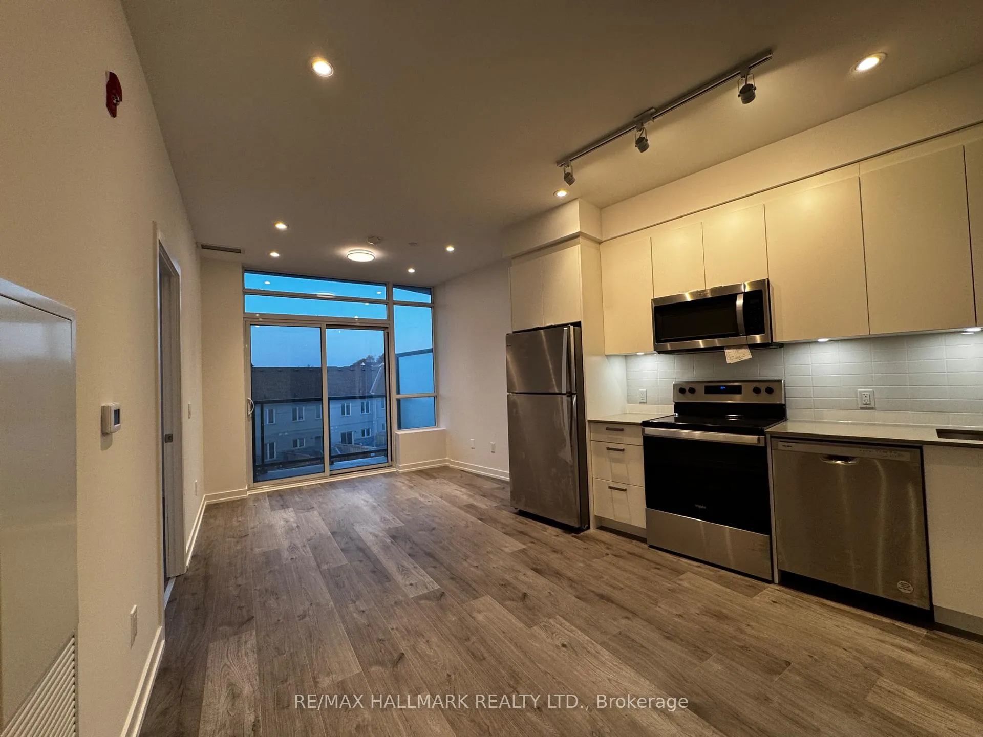 Photo 8 of Unit 323, 1010 Dundas Street E, Whitby, Blue Grass Meadows — HOMEH