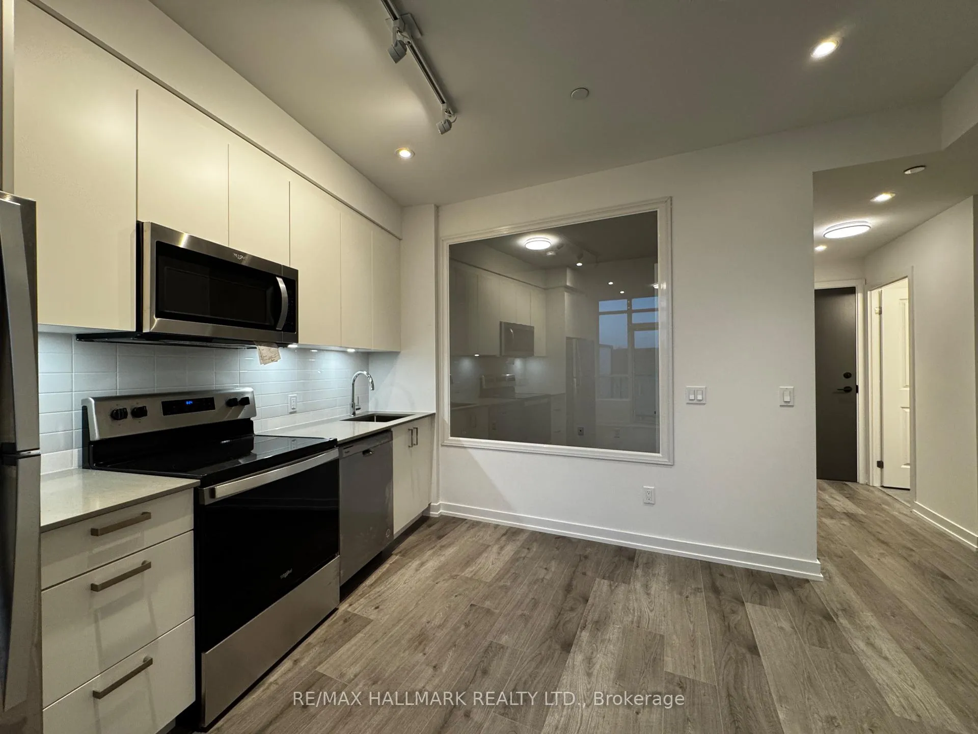 Photo 14 of Unit 323, 1010 Dundas Street E, Whitby, Blue Grass Meadows — HOMEH