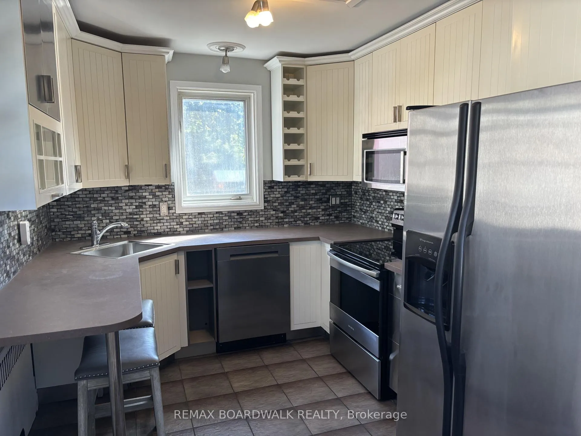 Photo 9 of 320 Laurier Avenue E, Ottawa, Sandy Hill — HOMEH