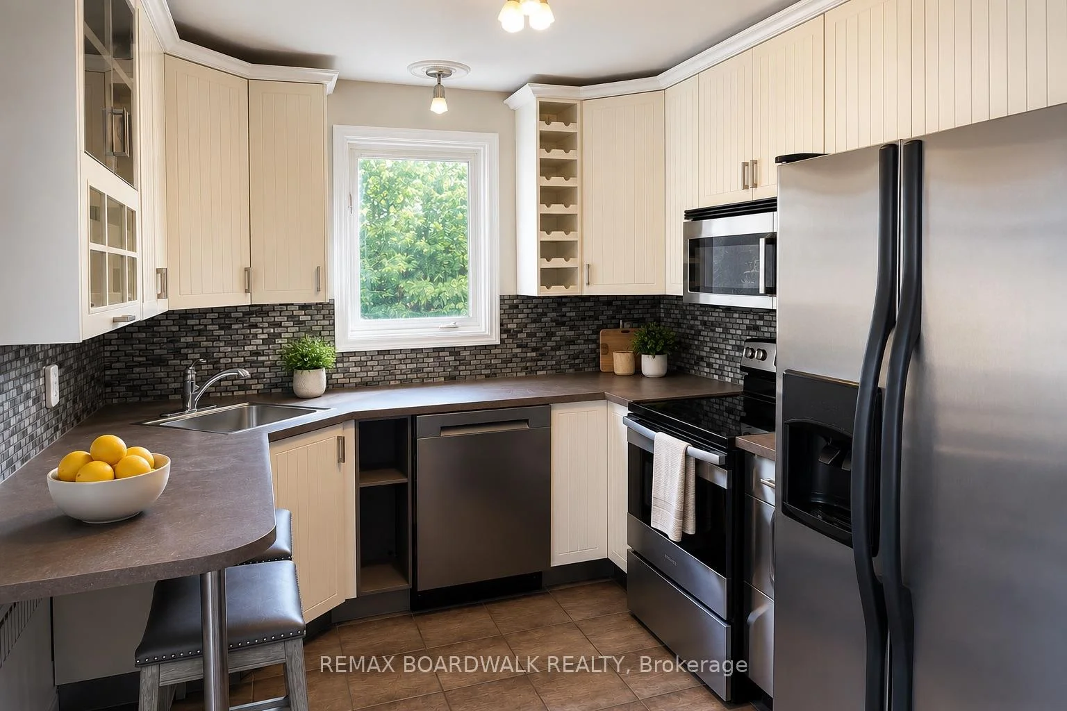 Photo 8 of 320 Laurier Avenue E, Ottawa, Sandy Hill — HOMEH