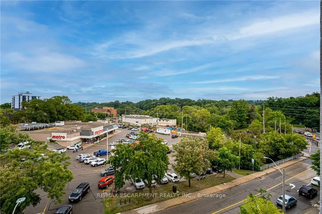 Photo 2 of Unit 501, 1000 Creekside Drive, Hamilton, Dundas — HOMEH