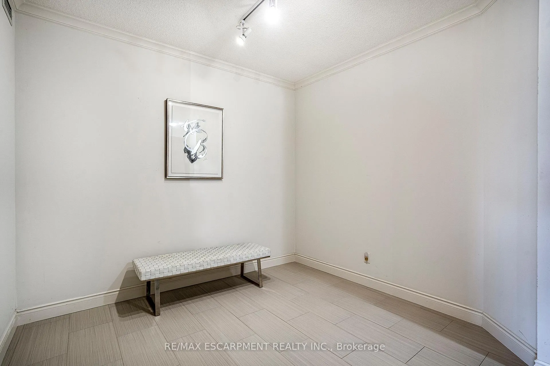 Photo 3 of Unit 501, 1000 Creekside Drive, Hamilton, Dundas — HOMEH
