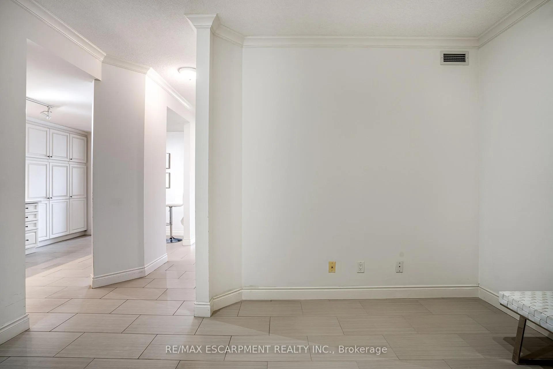 Photo 4 of Unit 501, 1000 Creekside Drive, Hamilton, Dundas — HOMEH