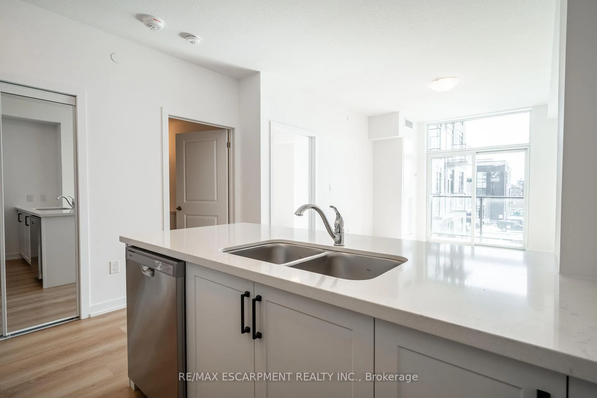 Photo 7 of Unit 228, 10 Mallard Trail, Hamilton, Waterdown — HOMEH