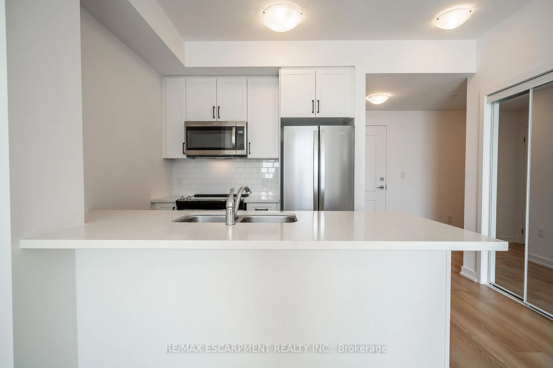 Photo 8 of Unit 228, 10 Mallard Trail, Hamilton, Waterdown — HOMEH