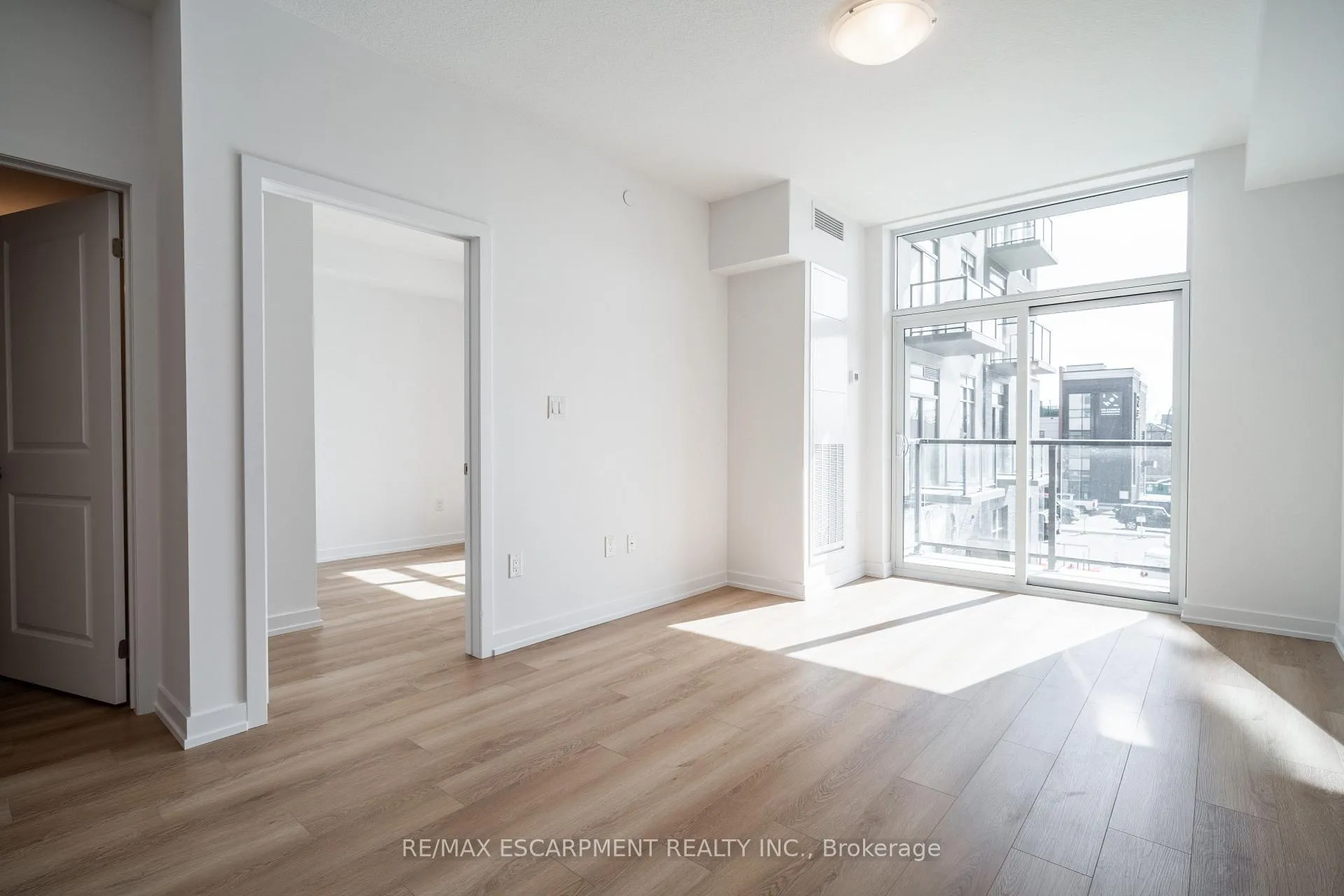 Photo 9 of Unit 228, 10 Mallard Trail, Hamilton, Waterdown — HOMEH