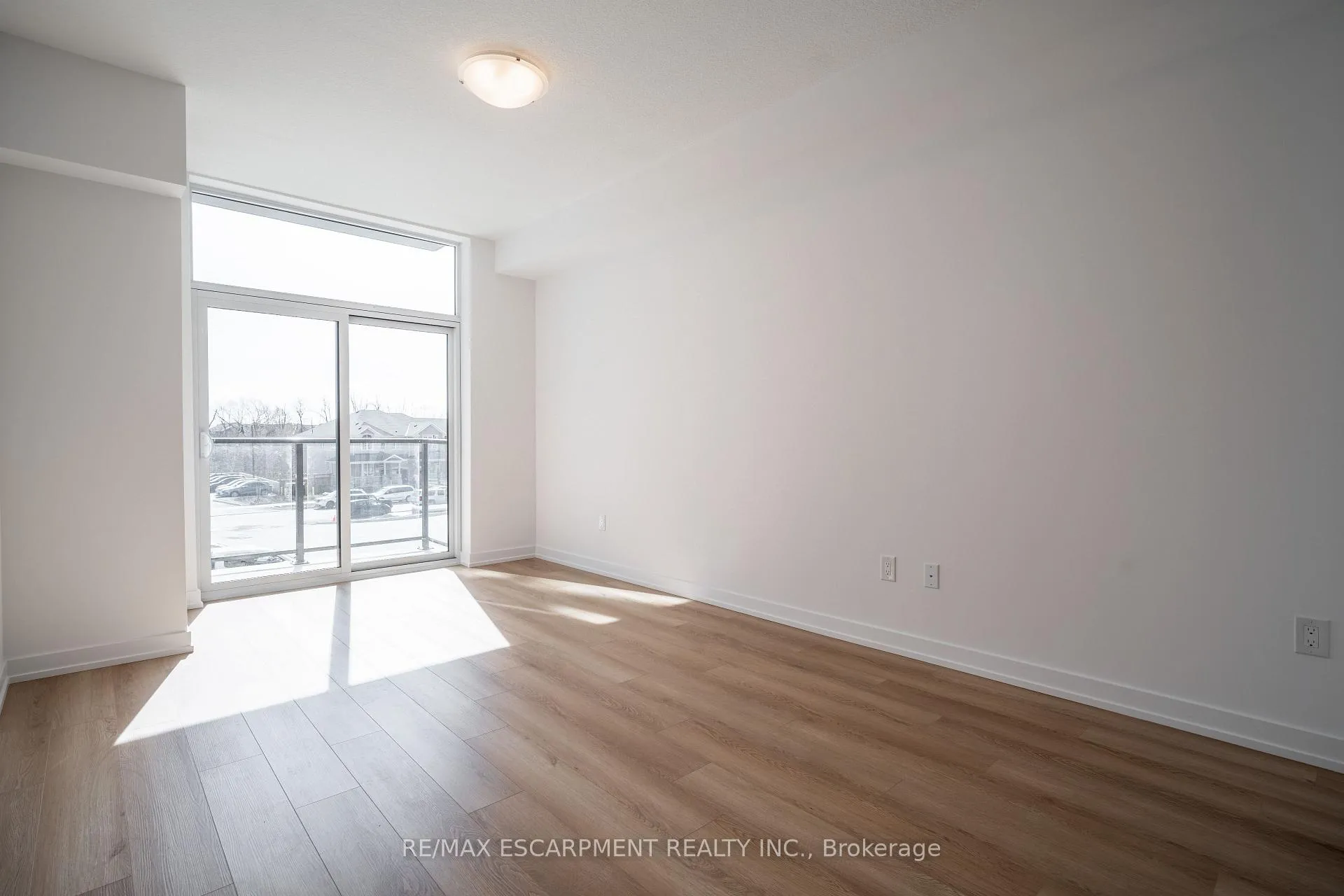 Photo 10 of Unit 228, 10 Mallard Trail, Hamilton, Waterdown — HOMEH