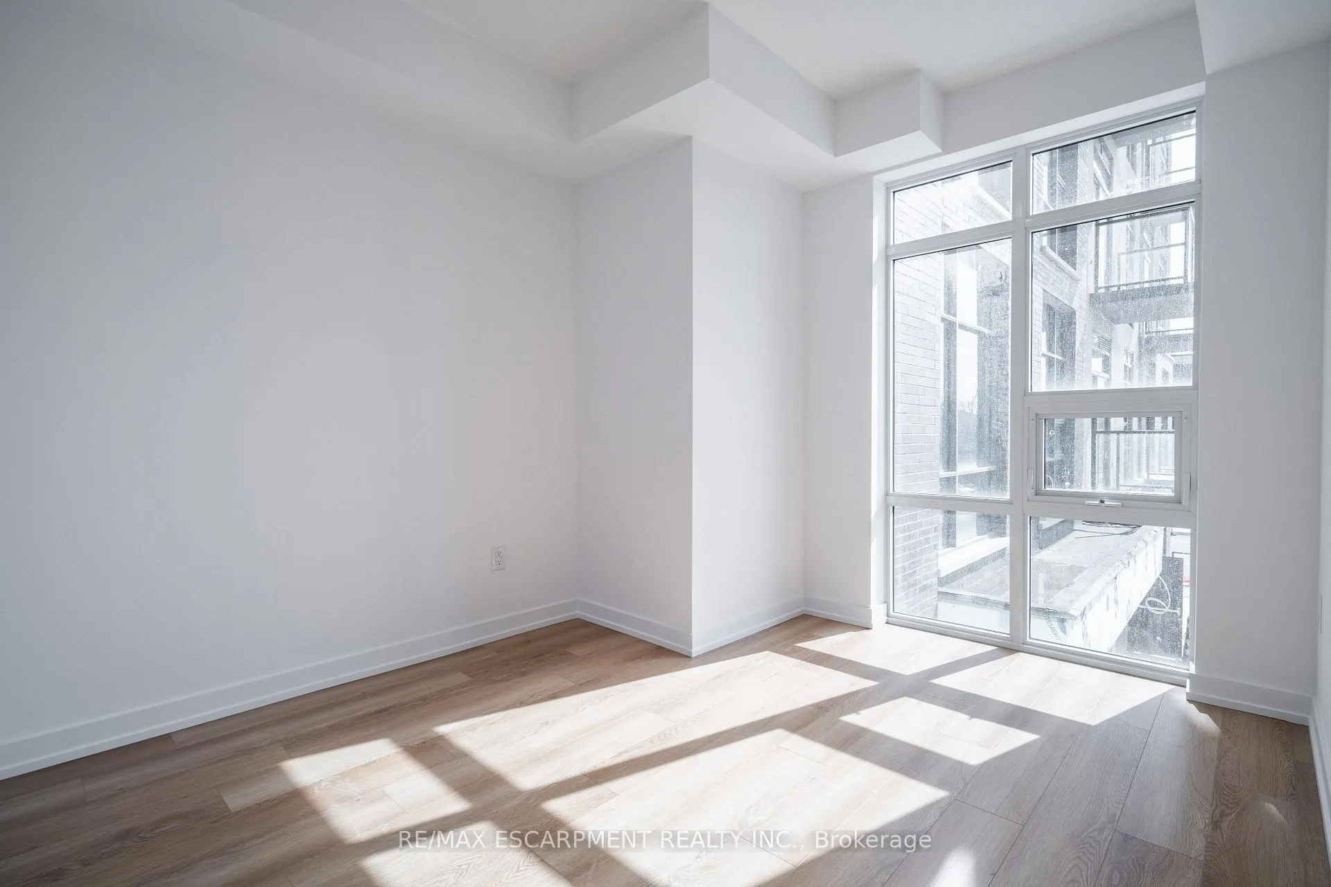 Photo 11 of Unit 228, 10 Mallard Trail, Hamilton, Waterdown — HOMEH